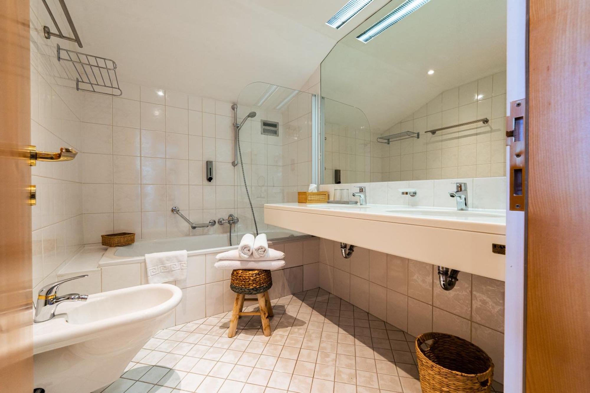 Boutique Hotel Olympia เซเฟลด์ อิน ทิโรล ภายนอก รูปภาพ